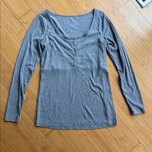 Isabel Maternity - Small - Long sleeve gray shirt maternity /nursing shirt